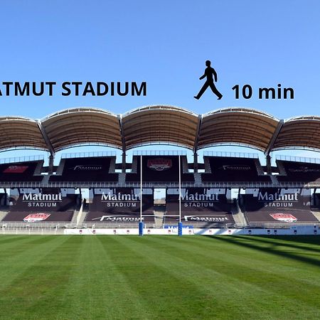 Lionne-Stade Du Lou Лион Экстерьер фото